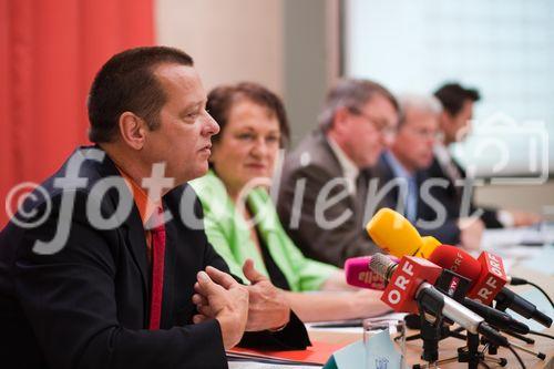 Direktor Dr. Harald Seiss, Salzburger Gebietskrankenkasse, Pressekonferenz 