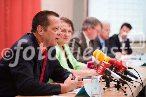 Direktor Dr. Harald Seiss, Salzburger Gebietskrankenkasse, Pressekonferenz 