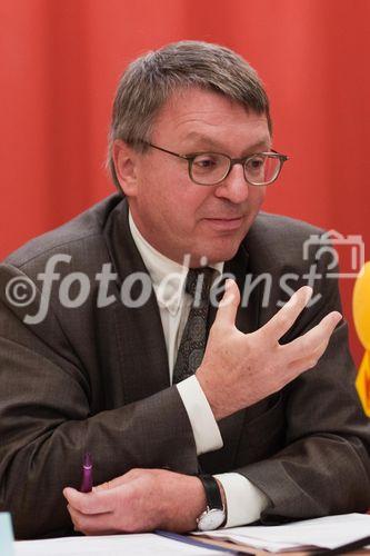 Präsident Dr. Karl Forstner, Ärztekammer für Salzburg, Pressekonferenz 