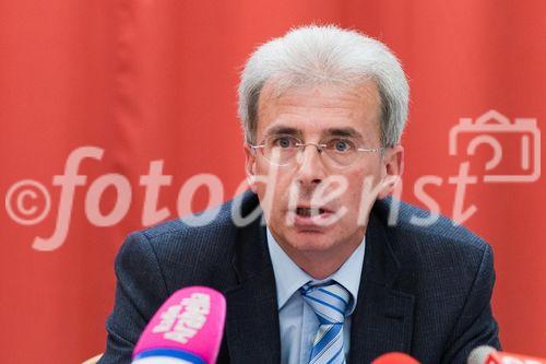 VP Dr. Walter Arnberger, Ärztekammer für Salzburg, Pressekonferenz 