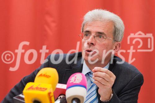 VP Dr. Walter Arnberger, Ärztekammer für Salzburg, Pressekonferenz 