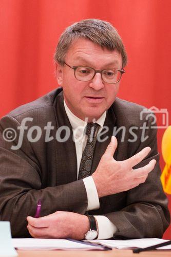 Präsident Dr. Karl Forstner, Ärztekammer für Salzburg, Pressekonferenz 