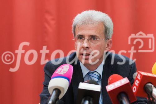 VP Dr. Walter Arnberger, Ärztekammer für Salzburg, Pressekonferenz 