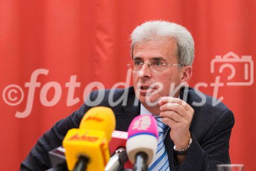 VP Dr. Walter Arnberger, Ärztekammer für Salzburg, Pressekonferenz 