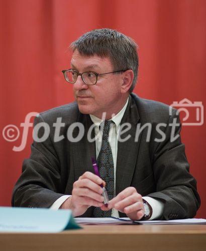 Präsident Dr. Karl Forstner, Ärztekammer für Salzburg, Pressekonferenz 