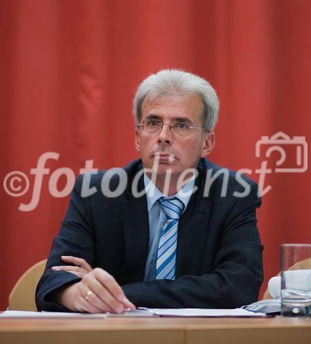 VP Dr. Walter Arnberger, Ärztekammer für Salzburg, Pressekonferenz 