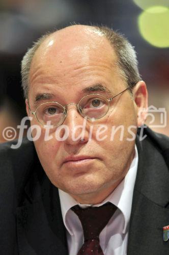 Deutschland, Essen, 28.02.2009 |ÊGermany, Essen, 28.02.2009
Foto: Gregor GYSI, Fraktionsvorsitzender im Deutschen Bundestag, Gregor GYSI, Group Chairman at the German Bundestag. Copyright by: Sepp Spiegl