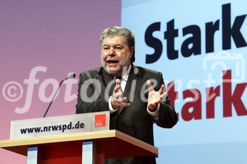 Duesseldorf,den 05.04.2008
Foto: Kurt Beck, Vorsitzender der SPD, auf dem Landesparteitag der SPD Nordrhein-Westfalen in Duesseldorf.
Copyright by: Reiner Zensen,