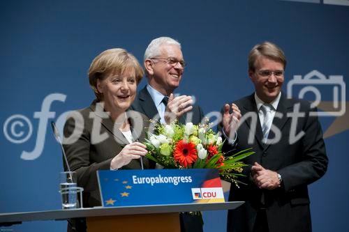 Berlin, den 16.03.2009
Europakongress der CDU im Konrad-Adenauer-Haus in Berlin
Foto: v.l.n.r Bundeskanzlerin Dr. Angela Merkel, Dr. Hans-Gert Poettering, Praesident des Europaeischen
Parlaments und CDU-Generalsekretaer Ronald Pofalla.
Copyright by: Reiner Zensen