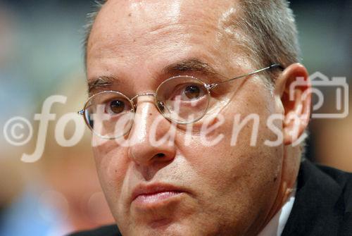 Deutschland, Essen, 28.02.2009 Germany, Essen, 28.02.2009
Foto: Gregor GYSI, Fraktionsvorsitzender im Deutschen Bundestag, Gregor GYSI, Group Chairman at the German Bundestag. Copyright by: Sepp Spiegl