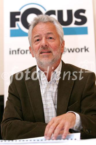 (C) fotodienst/Anna Rauchenberger - Wien, am 23.06.2009 - Das Focus Institut präsentierte heute im Café Griensteidl das 'Werbebarometer' und gab eine Werbeprognose, basierend auf einer regelmäßigen Befragung der werbetreibenden Wirtschaft und Agenturen, ab. Demzufolge gehen die Werbeausgaben seit nunmehr 3 Jahren zurück, durch die Finanzkrise hat sich die Situation noch verschlechtert. Laut 'Focus' ist die Talsole noch lange nicht erreicht. FOTO: Mag. Klaus Fessel, Focus Institut