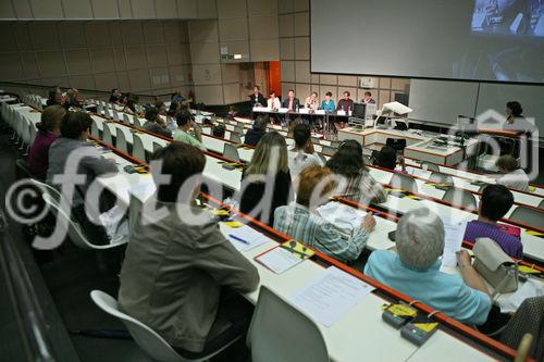 (C) fotodienst/Anna Rauchenberger - Wien, am 20.05.2009 - Die Multiple Sklerose Gesellschaft Wien veranstaltete heute im Wiener AKH ein Symposium für Betroffene, Angehörige, Therapeuten und medizinisches Personal zum Thema Multiple Sklerose und Arbeit. FOTO: Podiumsdiskussion