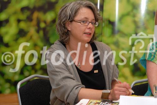 (c) Fotodienst.at - Martin Buchhas | Eckes Granini Charity Awarad für die Volkshilfe-Beratungsstelle FAIR, Mag. Verena Fabris
(Leitung FAIR)