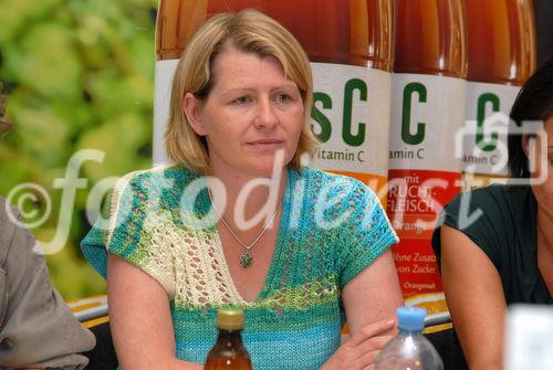 (c) Fotodienst.at - Martin Buchhas | Eckes Granini Charity Awarad für die Volkshilfe-Beratungsstelle FAIR, Mag. Karin Scheele (Landesrätin für Gesundheid und Soziale Verwaltung)