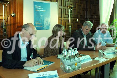 (c) fotodienst / Michael Gruber - Wien, Management und Beratung in Krisenzeiten - Pressegespräch anlässlich der 4th International Conference on Management Consulting. Foto: v.l.: Marc Bonnet, (MCD Division), Susan Adams (Bentley University), Ralph Grossmann (iff-Universität Klagenfurt), Antony F. Buono (Bentley University)