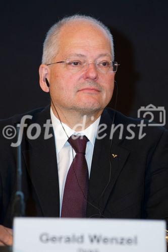 (C) fotodienst.at /Anna Rauchenberger  - Wien, 08.09.2011 –  Die Österreichische Volksbanken AG (ÖVAG) verkauft ihre Tochtergesellschaft Volksbank International AG (VBI) an die russische Sberbank. Der Kaufpreis beträgt 585 Mio. Euro. FOTO: Gerald Wenzel, ÖVAG