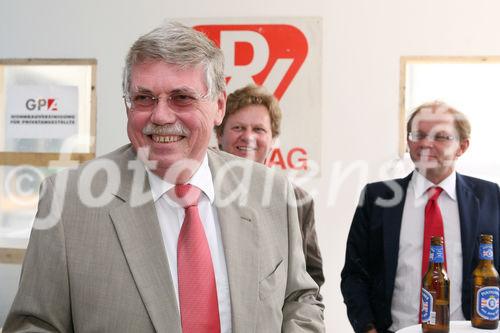 (C) fotodienst/Anna Rauchenberger - Wien, am 02.06.2009 - Heute lud die Wohnbauvereinigung für Privatangestellte gemeinnützige Ges.m.b.H. zur Feier der Dachgleiche zum Frauenwohnprojekt ro*sa im 22. Wiener Gemeindebezirk. 