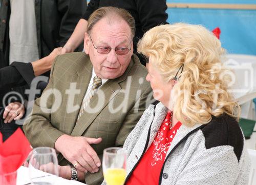 (C) fotodienst/Anna Rauchenberger - Wien, am 02.06.2009 - Heute lud die Wohnbauvereinigung für Privatangestellte gemeinnützige Ges.m.b.H. zur Feier der Dachgleiche zum Frauenwohnprojekt ro*sa im 22. Wiener Gemeindebezirk. 