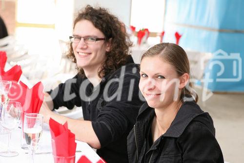 (C) fotodienst/Anna Rauchenberger - Wien, am 02.06.2009 - Heute lud die Wohnbauvereinigung für Privatangestellte gemeinnützige Ges.m.b.H. zur Feier der Dachgleiche zum Frauenwohnprojekt ro*sa im 22. Wiener Gemeindebezirk. 