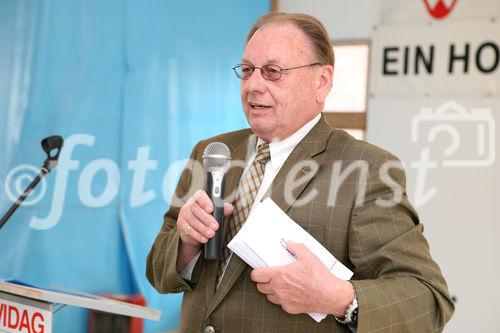 (C) fotodienst/Anna Rauchenberger - Wien, am 02.06.2009 - Heute lud die Wohnbauvereinigung für Privatangestellte gemeinnützige Ges.m.b.H. zur Feier der Dachgleiche zum Frauenwohnprojekt ro*sa im 22. Wiener Gemeindebezirk. FOTO: Walter Zwiauer, Vorstandsvorsitzender der GPA Privatstiftung