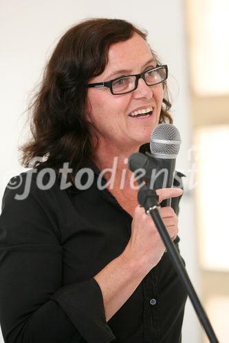 (C) fotodienst/Anna Rauchenberger - Wien, am 02.06.2009 - Heute lud die Wohnbauvereinigung für Privatangestellte gemeinnützige Ges.m.b.H. zur Feier der Dachgleiche zum Frauenwohnprojekt ro*sa im 22. Wiener Gemeindebezirk. FOTO: Prof. DI Dr. Sabine Pollak, Architektin des Hauses, Architekturbüro Koeb & Pollak