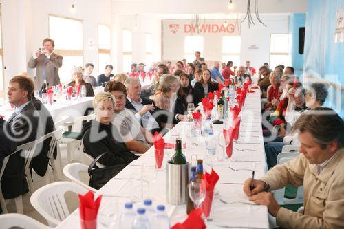 (C) fotodienst/Anna Rauchenberger - Wien, am 02.06.2009 - Heute lud die Wohnbauvereinigung für Privatangestellte gemeinnützige Ges.m.b.H. zur Feier der Dachgleiche zum Frauenwohnprojekt ro*sa im 22. Wiener Gemeindebezirk. 