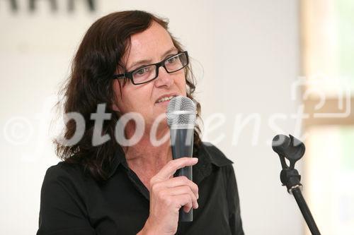 (C) fotodienst/Anna Rauchenberger - Wien, am 02.06.2009 - Heute lud die Wohnbauvereinigung für Privatangestellte gemeinnützige Ges.m.b.H. zur Feier der Dachgleiche zum Frauenwohnprojekt ro*sa im 22. Wiener Gemeindebezirk. FOTO: Prof. DI Dr. Sabine Pollak, Architektin des Hauses, Architekturbüro Koeb & Pollak