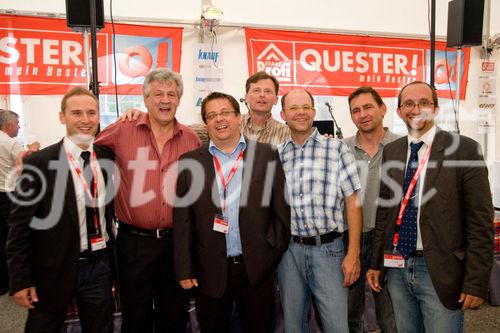 (c)fotodienst / Christopher Ohmeyer Lang Enzersdorf 28.5.2009

Quester lud seine Kunden zum Spargelfest in die Filiale Langenzersdorf. Etwa 900 Leute fanden sich im großen Festzelt vor der Filiale ein.  