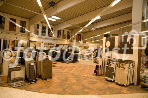 (c)fotodienst / Christopher Ohmeyer Lang Enzersdorf 28.5.2009

Quester lud seine Kunden zum Spargelfest in die Filiale Langenzersdorf. Etwa 900 Leute fanden sich im großen Festzelt vor der Filiale ein.  

Foto: Quester Filiale Langenzersdorf