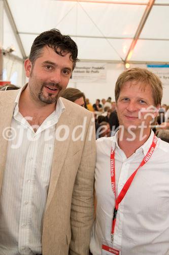 (c)fotodienst / Christopher Ohmeyer Lang Enzersdorf 28.5.2009

Quester lud seine Kunden zum Spargelfest in die Filiale Langenzersdorf. Etwa 900 Leute fanden sich im großen Festzelt vor der Filiale ein.  