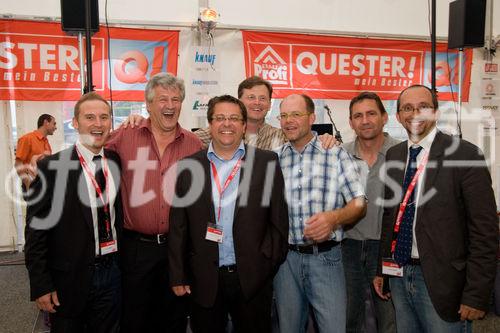 (c)fotodienst / Christopher Ohmeyer Lang Enzersdorf 28.5.2009

Quester lud seine Kunden zum Spargelfest in die Filiale Langenzersdorf. Etwa 900 Leute fanden sich im großen Festzelt vor der Filiale ein.  