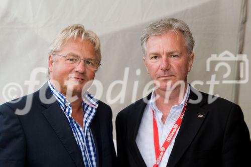 (c)fotodienst / Christopher Ohmeyer Lang Enzersdorf 28.5.2009

Quester lud seine Kunden zum Spargelfest in die Filiale Langenzersdorf. Etwa 900 Leute fanden sich im großen Festzelt vor der Filiale ein.  
Foto: Walter Tammer (Mödlagl), Helmut Kral (Verkaufsleitung Keramik Quester)
