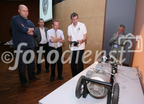 (C) fotodienst/Anna Rauchenberger - Wien, am 26.05.2009 - Vienna Engineering (VE) stellte heute ihre neueste Entwicklung, das selbverstärkende mechatronische Bremssystem, der Öffentlichkeit vor. Die VE Mechatronic Brake  erzielt mit minimaler Betätigungsenergie maximale Bremskraft. FOTO: Präsentation der VE Mechatronic Brake