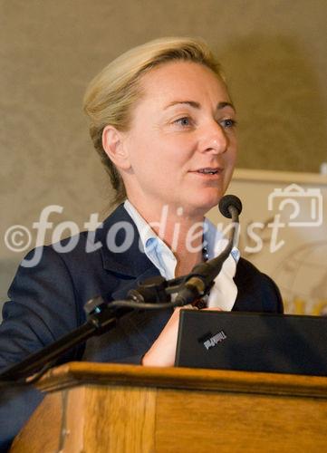 Am 14. 5. 2009 fand im kleinen Festsaal der Universität Wien eine Diskussion statt, unter dem Thema: Begegnung mit der Wirtschaftskrise. Barbara Kolm (Hayek Institut)