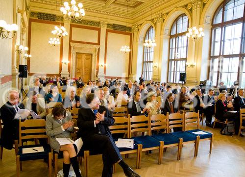 Am 14. 5. 2009 fand im kleinen Festsaal der Universität Wien eine Diskussion statt, unter dem Thema: Begegnung mit der Wirtschaftskrise. 