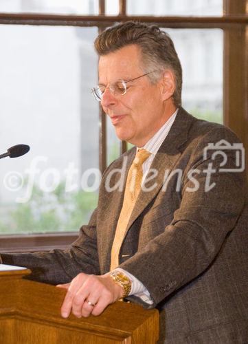 Am 14. 5. 2009 fand im kleinen Festsaal der Universität Wien eine Diskussion statt, unter dem Thema: Begegnung mit der Wirtschaftskrise. Myron Scholes (Nobelpreisträger)