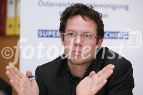 (C) fotodienst/Anna Rauchenberger - Wien, am 14.05.2009 - Für SupervisorInnen und Coaches ist die Fähigkeit, sich in die Gedanken- und Gefühlswelt ihrer KlientInnen hineinversetzen zu können, von zentraler Bedeutung. Die Fachtagung der Österreichischen Vereinigung für Supervision (ÖVS) von 15.-16. Mai in Salzburg präsentiert neueste Erkenntnisse der Hirnforschung. FOTO: Dr. Claus Lamm, Neurowissenschafter und Psychologe, Labor für Soziale und Neurale Systemforschung an der Universität Zürich