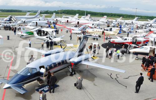 An der EBACE, Europa's grösste Private Aviation Messe in Genf, stehen dutzende von Business-Jets auf dem Rollfeld des Flughafen Cointreau in Genf. During EBACE; Europe's biggest privat aviation exhibition; dozends of business-jets are on the airstrip of Geneva's airport Cointreau 