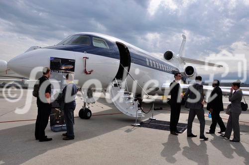 Die dunklen Wolken über dem Airline-Himmel lichten sich langsam: An der EBACE, Europa's grösster Private Aviation Messe in Genf, zeigen Flugzeughersteller aus der ganzen Welt ihre neuesten Business-Jets. The dark clouds over the business-airline-sky are sloly moving away: At Europe's biggest privat aviation exhibition EBACE in Geneva, the aircraft-manufacturer are showing ther new business-jets