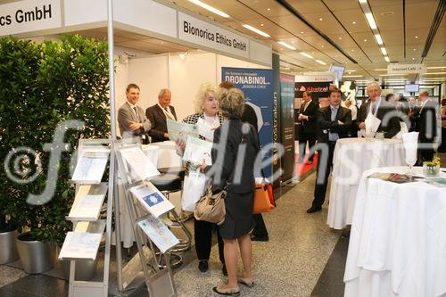 (C) fotodienst/Anna Rauchenberger - Wien, am 08.05.2009 - Fast 3.000 Teilnehmer aus mehr als 80 Ländern
diskutieren beim 11. Europäischen Palliativ-Kongress, der von 7.-10.
Mai 2009 in Wien (Austria Center Vienna) stattfindet, neueste
Erkenntnisse zur optimalen Betreuung von Menschen mit
lebensbedrohlichen Erkrankungen, für die eine Heilung nicht möglich
ist. Pressekonferenz zum Kongress. 