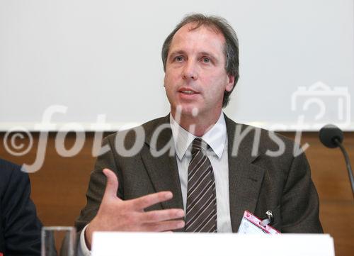 (C) fotodienst/Anna Rauchenberger - Wien, am 08.05.2009 - Fast 3.000 Teilnehmer aus mehr als 80 Ländern
diskutieren beim 11. Europäischen Palliativ-Kongress, der von 7.-10.
Mai 2009 in Wien (Austria Center Vienna) stattfindet, neueste
Erkenntnisse zur optimalen Betreuung von Menschen mit
lebensbedrohlichen Erkrankungen, für die eine Heilung nicht möglich
ist. Pressekonferenz zum Kongress. FOTO: Prof. Dr. Friedemann Nauck, Vorsitzender des Wissenschaftlichen Komitees des Kongresses, Göttingen (Deutschland)