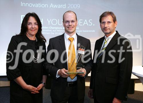 (C)fotodienst/Anna Rauchenberger -  Wien, am 07.05.2009 - Abendveranstaltung Microsoft Innovation Day. FOTO v.l.: Petra Jenner, GF Microsoft, Matthias Grünberger, 1. Preis Edocta, BM Johannes Hahn, Bundesministerium für Wissenschaft und Forschung