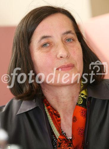 (C) fotodienst/Anna Rauchenberger - Wien, 04.05.2009 - Zum Jahrestag der Pressefreiheit am 3. Mai weist Reporter ohne Grenzen auf das Recht der Pressefreiheit hin. Auch heuer zeugen die Inhaftierungen und Tötungen zahlreicher JournalistInnen von den massiven Defiziten im Breich der Pressefreiheit. FOTO: Mag. Gabriele Eschig, Generalsekretärin, Österreichische UNESCO-Kommission