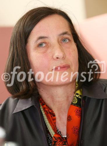 (C) fotodienst/Anna Rauchenberger - Wien, 04.05.2009 - Zum Jahrestag der Pressefreiheit am 3. Mai weist Reporter ohne Grenzen auf das Recht der Pressefreiheit hin. Auch heuer zeugen die Inhaftierungen und Tötungen zahlreicher JournalistInnen von den massiven Defiziten im Breich der Pressefreiheit. FOTO: Mag. Gabriele Eschig, Generalsekretärin, Österreichische UNESCO-Kommission