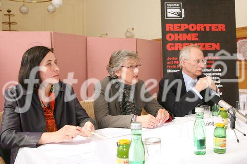 (C) fotodienst/Anna Rauchenberger - Wien, 04.05.2009 - Zum Jahrestag der Pressefreiheit am 3. Mai weist Reporter ohne Grenzen auf das Recht der Pressefreiheit hin. Auch heuer zeugen die Inhaftierungen und Tötungen zahlreicher JournalistInnen von den massiven Defiziten im Breich der Pressefreiheit. FOTO v.l.: Mag. Gabriele Eschig, Generalsekretärin, Österreichische UNESCO-Kommission, Dr. Rubina Möhring, Präsidentin Reporter ohne Grenzen Österreich, Franz C. Bauer, Journalistengewerkschaft, Redakteur 