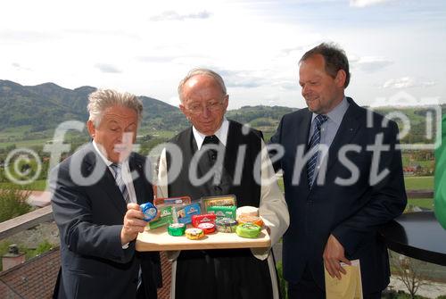 LH Josef Pühringer, GF Pater Alfred Strigl, LR Josef Stockinger:
OÖ-Landesausstellung im Stift Schlierbach: 'Mahlzeit!'