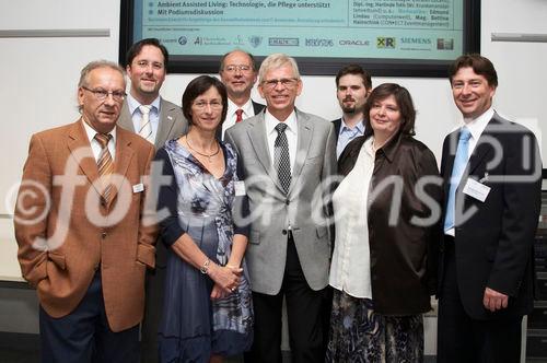 (C) fotodienst/Gudrun Krieger - Wien 29.04.2009 - Tagung: E-Health und Krankenhausinformationssysteme; Foto: li na re: Ernst Mlnarik (Oracle),  Dipl.-Ing. Herlinde Toth (Wr. Krankenanstaltenverbund), DI Manfred Rieser (Telekom Austria), Mag. Bettina Hainschink (CON•ECT Eventmanagement), Christian Maranitsch (Microsoft), 2. Reihe mitte: Edmund
Lindau (Computerwelt)