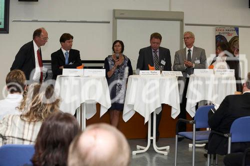 (C) fotodienst/Gudrun Krieger - Wien 29.04.2009 - Tagung: E-Health und Krankenhausinformationssysteme;Podiumsdiskussion, Foto: li na re:Edmund
Lindau (Computerwelt; Moderator) Christian Maranitsch (Microsoft), Dipl.-Ing. Herlinde Toth (Wr. Krankenanstaltenverbund), Walter M. Bugnar (Siemens IT Solutions and Services), DI Manfred Rieser (Telekom Austria, Mag. Bettina Hainschink (CON•ECT Eventmanagement)