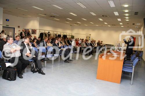 (C) fotodienst/Gudrun Krieger - Wien 29.04.2009 - Tagung: E-Health und Krankenhausinformationssysteme; Foto: Dr. Clemens Auer (BM für
Gesundheit) und Gäste