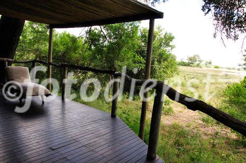 Veranda of the Wilderness Camp Duma Tau at Linyanti-Fluss und Savuti Channels, in the Okavago-Delta, Ausblick von der Veranda auf die Wildnis und die Linyanti-Sümpfe